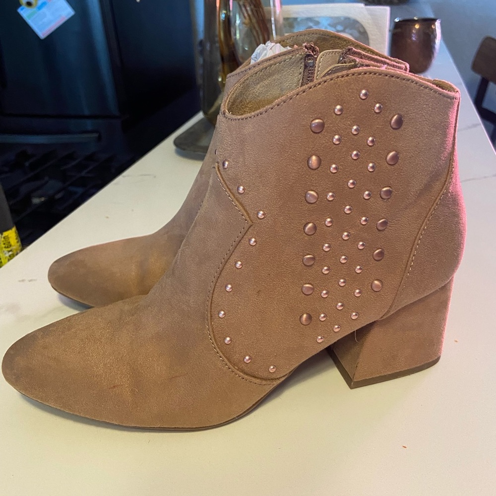 Pink/mauve suede booties